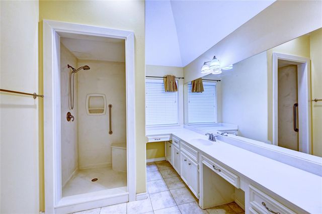 1960 Greentree Drive, Huntsville, TX 77340