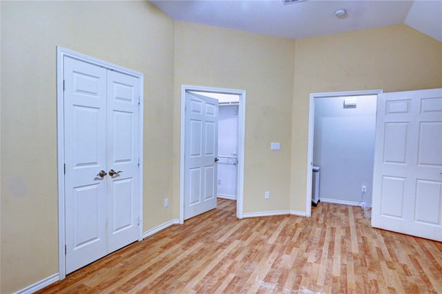 1960 Greentree Drive, Huntsville, TX 77340