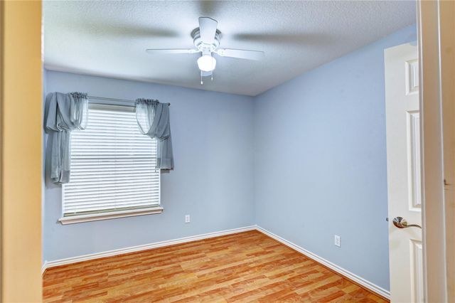 1960 Greentree Drive, Huntsville, TX 77340