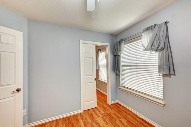 1960 Greentree Drive, Huntsville, TX 77340