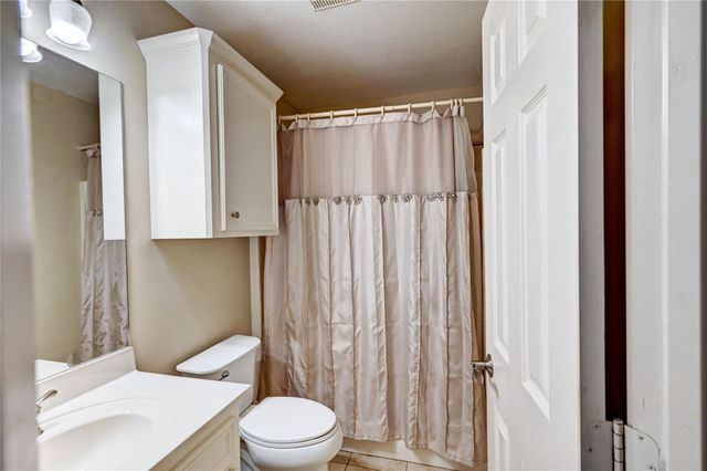 1960 Greentree Drive, Huntsville, TX 77340