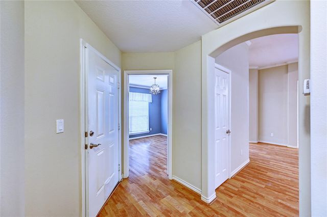 1960 Greentree Drive, Huntsville, TX 77340