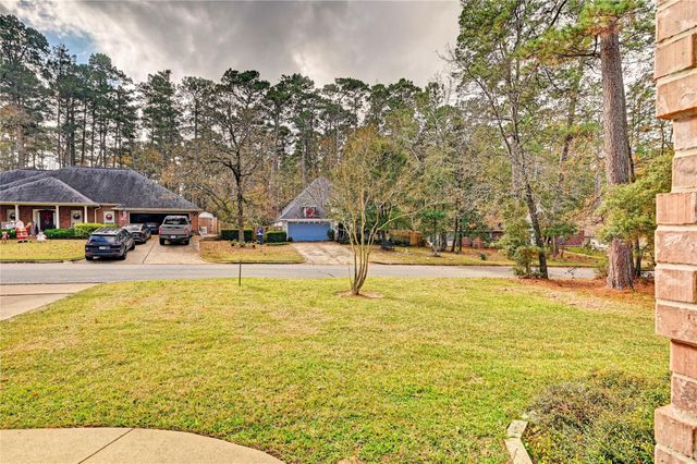 1960 Greentree Drive, Huntsville, TX 77340