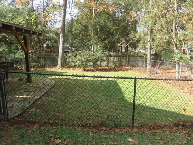 1960 Greentree Drive, Huntsville, TX 77340