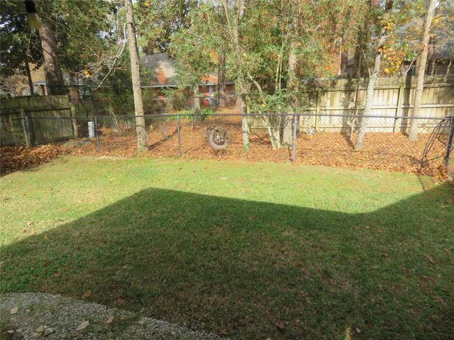 1960 Greentree Drive, Huntsville, TX 77340