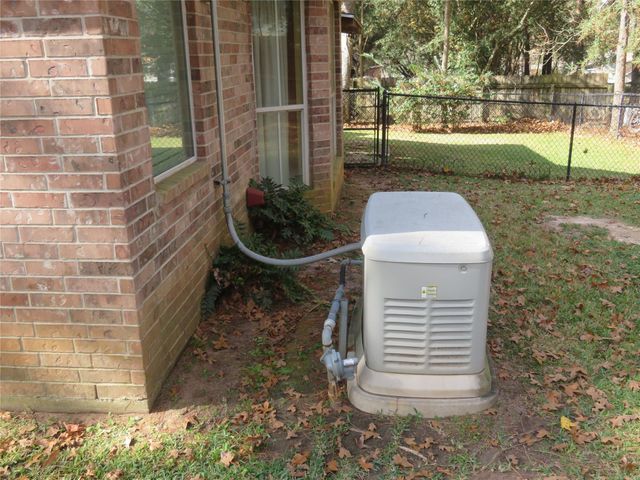 1960 Greentree Drive, Huntsville, TX 77340