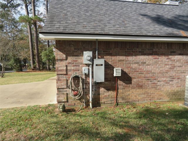1960 Greentree Drive, Huntsville, TX 77340