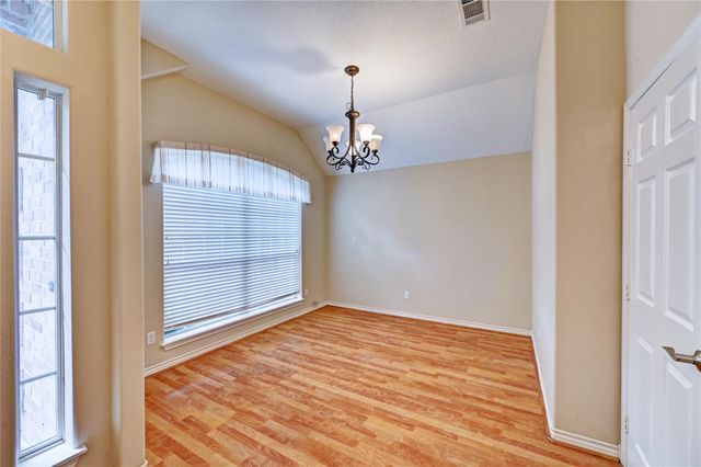 1960 Greentree Drive, Huntsville, TX 77340