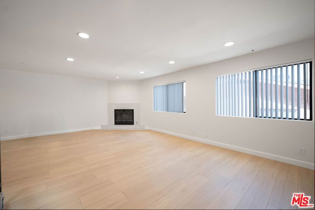 5327 LEXINGTON Avenue B, Los Angeles, CA 90029