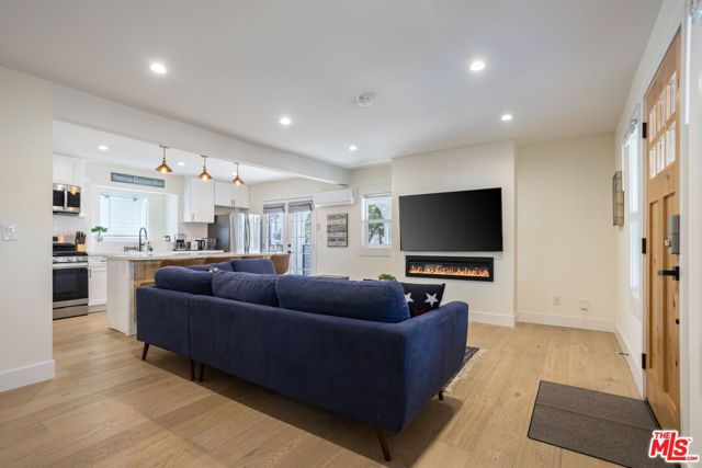 1438 W 30th Street, Los Angeles, CA 90007