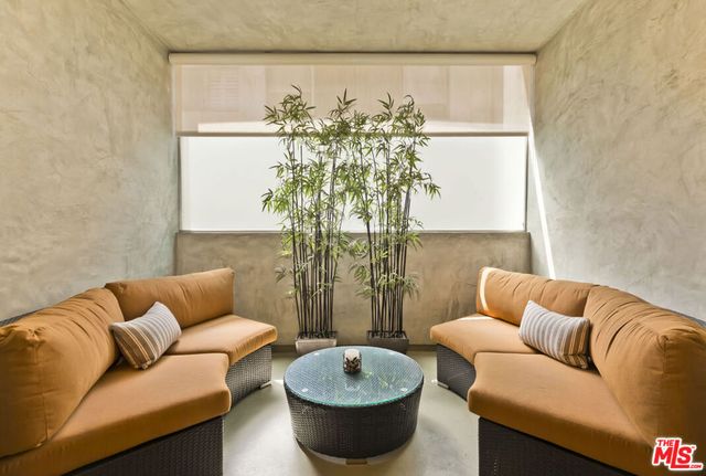 1304 Roxbury Drive 202, Los Angeles, CA 90035