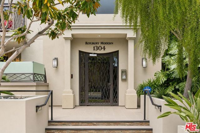 1304 Roxbury Drive 202, Los Angeles, CA 90035