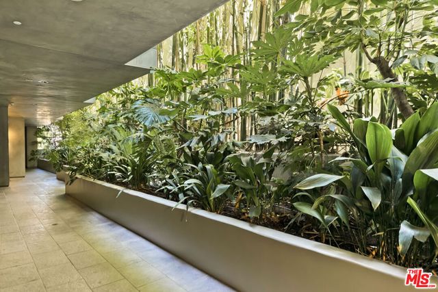 1304 Roxbury Drive 202, Los Angeles, CA 90035