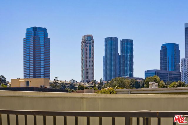 1304 Roxbury Drive 202, Los Angeles, CA 90035