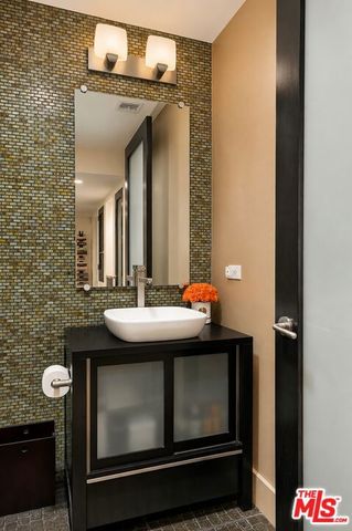 1304 Roxbury Drive 202, Los Angeles, CA 90035