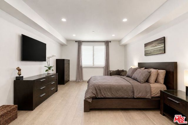 1304 Roxbury Drive 202, Los Angeles, CA 90035
