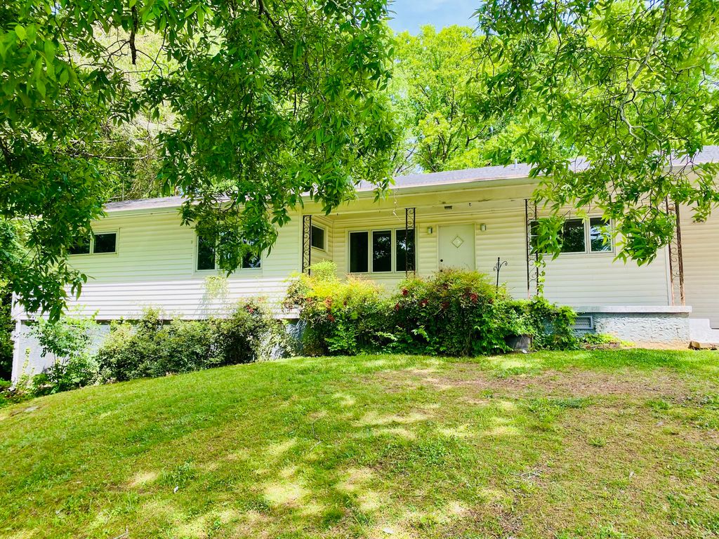 625 Mississippi Avenue, Signal Mountain, TN 37377