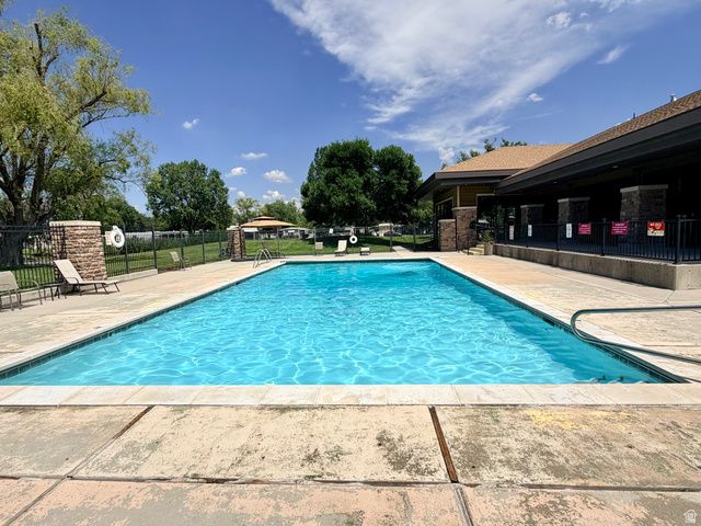 820 W BIG MOUNTAIN DR, Taylorsville, UT 84123