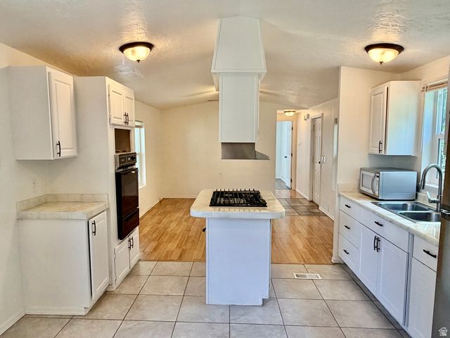 820 W BIG MOUNTAIN DR, Taylorsville, UT 84123