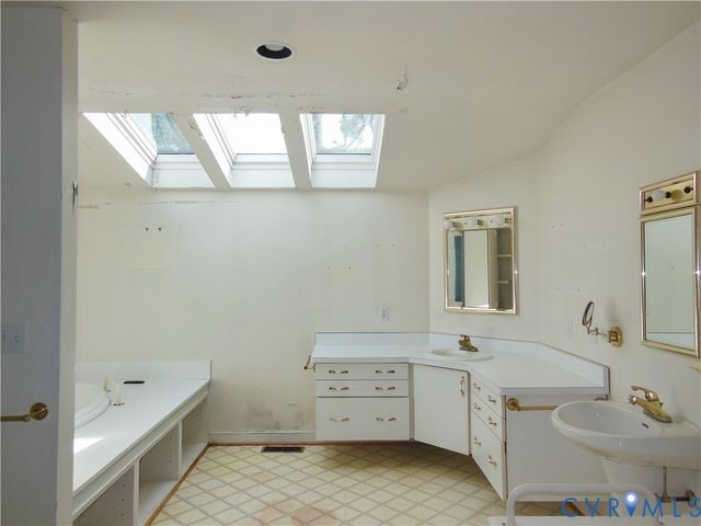 8218 Overbury Rd, Henrico, VA 23227