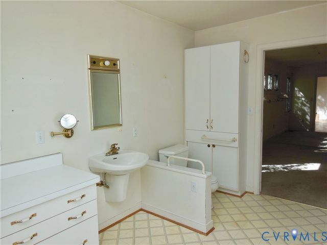 8218 Overbury Rd, Henrico, VA 23227