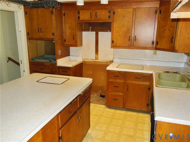 8218 Overbury Rd, Henrico, VA 23227