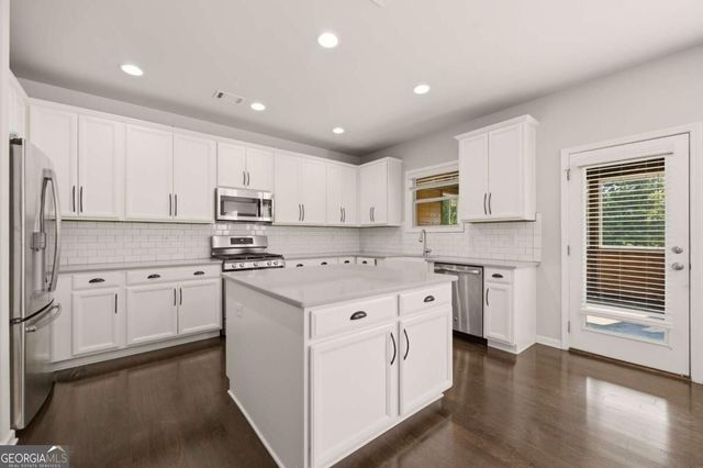 2228 Lakeview Bend Way, Buford, GA 30519