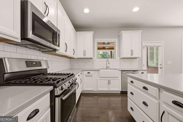 2228 Lakeview Bend Way, Buford, GA 30519
