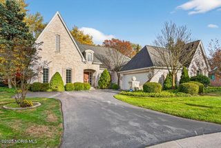 15 Stableside Road, Ottawa Hills, OH 43615