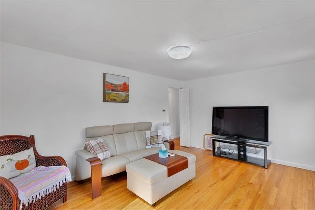 24 Herbert St, Longmeadow, MA 01106