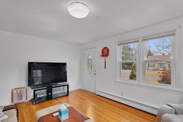 24 Herbert St, Longmeadow, MA 01106