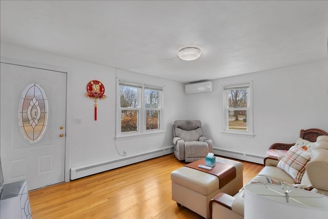 24 Herbert St, Longmeadow, MA 01106