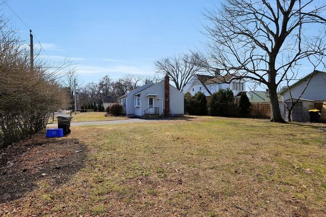 24 Herbert St, Longmeadow, MA 01106