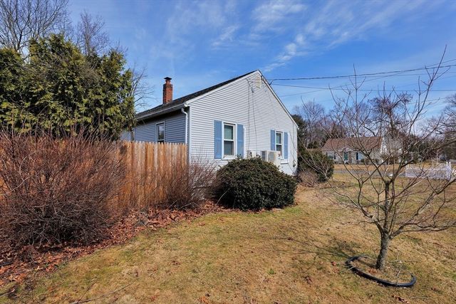 24 Herbert St, Longmeadow, MA 01106
