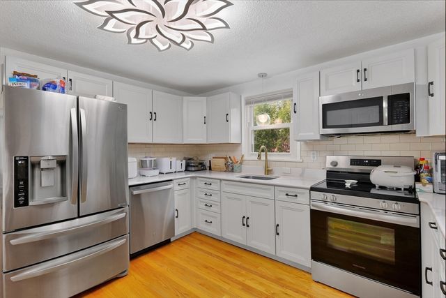 24 Herbert St, Longmeadow, MA 01106