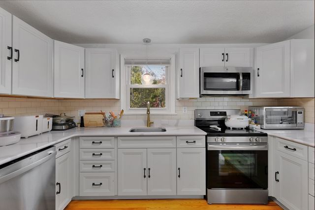 24 Herbert St, Longmeadow, MA 01106