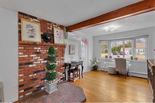 24 Herbert St, Longmeadow, MA 01106