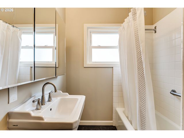 180 W 23RD Ave, Eugene, OR 97405