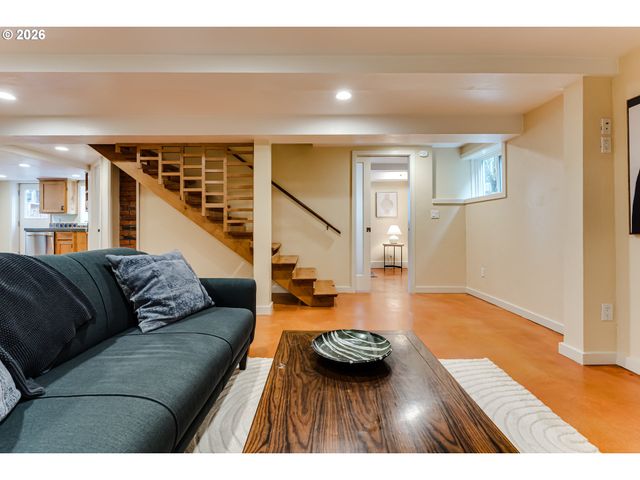 180 W 23RD Ave, Eugene, OR 97405