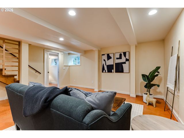 180 W 23RD Ave, Eugene, OR 97405