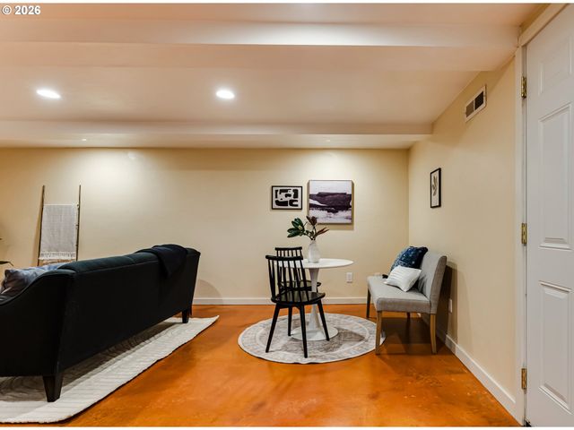 180 W 23RD Ave, Eugene, OR 97405