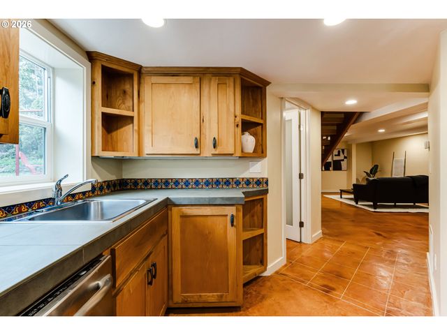 180 W 23RD Ave, Eugene, OR 97405