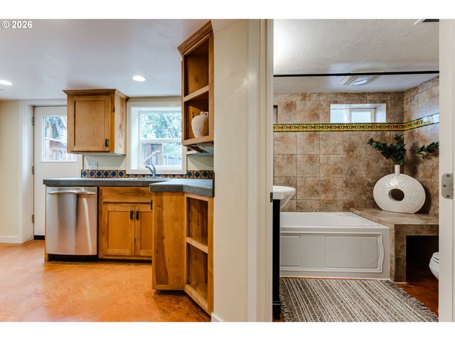 180 W 23RD Ave, Eugene, OR 97405