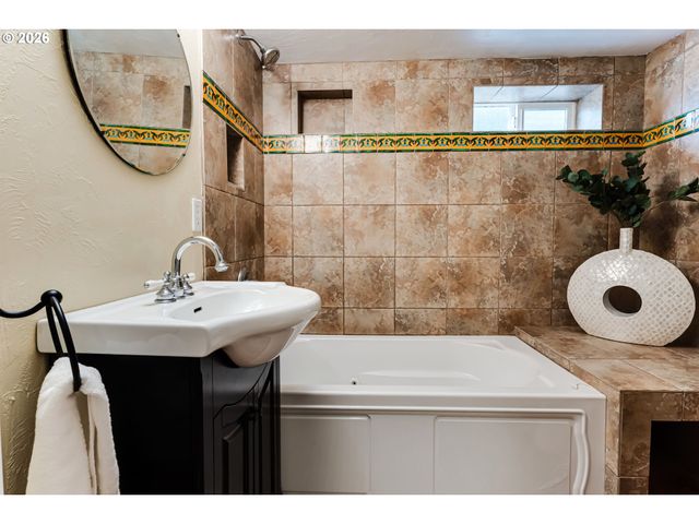 180 W 23RD Ave, Eugene, OR 97405