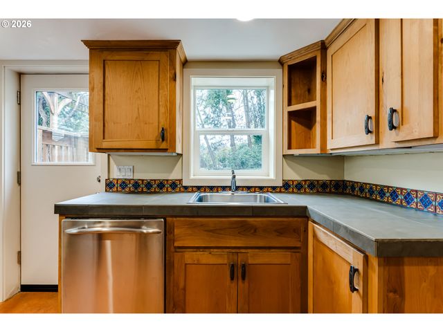 180 W 23RD Ave, Eugene, OR 97405