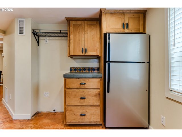 180 W 23RD Ave, Eugene, OR 97405