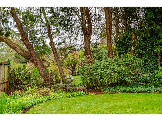 180 W 23RD Ave, Eugene, OR 97405