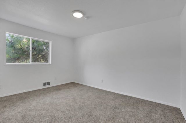 207 N McAvoy Ave, Newport, WA 99156