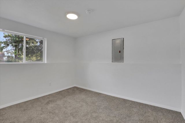 207 N McAvoy Ave, Newport, WA 99156