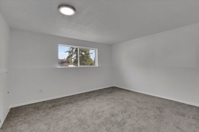 207 N McAvoy Ave, Newport, WA 99156
